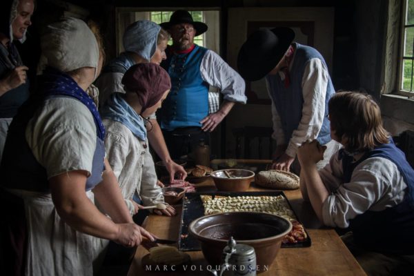 Gelebte Geschitchte 1813 - Man versammelt sich zum Essen