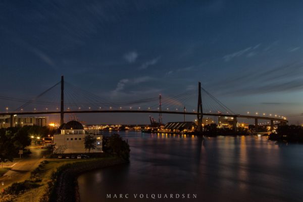 Köhlbrandbrücke - Hamburgs schönste Brücke bei Nacht. 